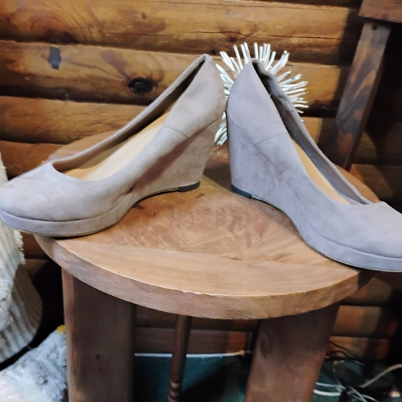 Apt 9 Womens Taupe Beige Faux Suede Wedge - Picture 5 of 7